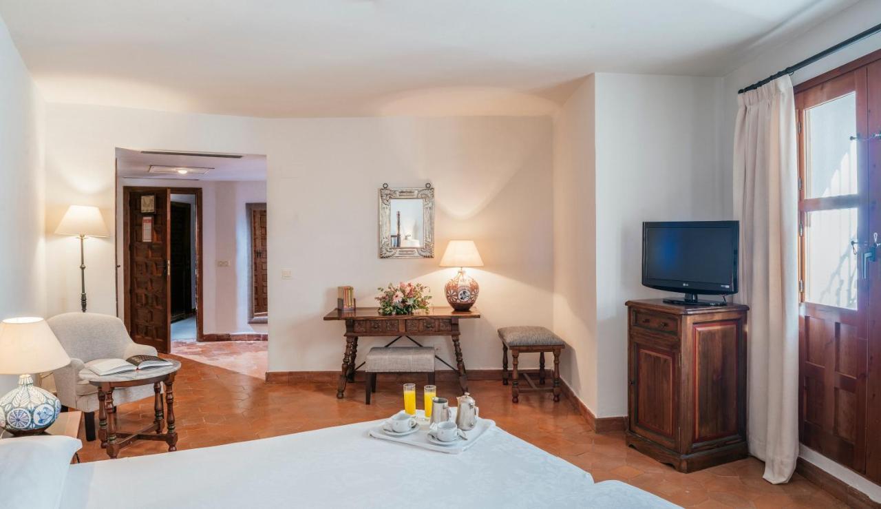 Double or Twin Room with Extra Bed (2 Adults + 1 Child),961702096:JPEG